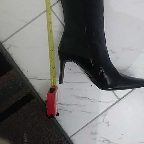 Black Heeled boots - Picture 6 of 8